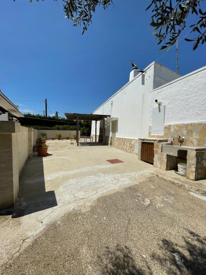 Trulli Lupoli In Valle D Itria Cisternino Exterior foto